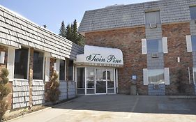 Twin Pine Inn & Suites